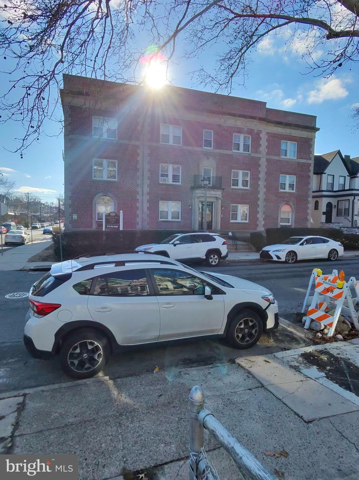 UNIVERSITY CITY - Residential Income