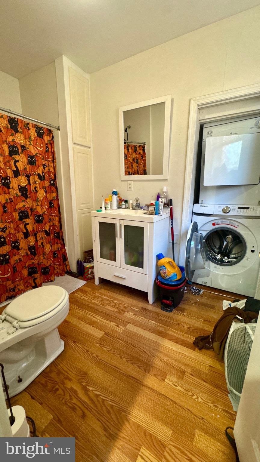 UNIVERSITY CITY - Residential Income