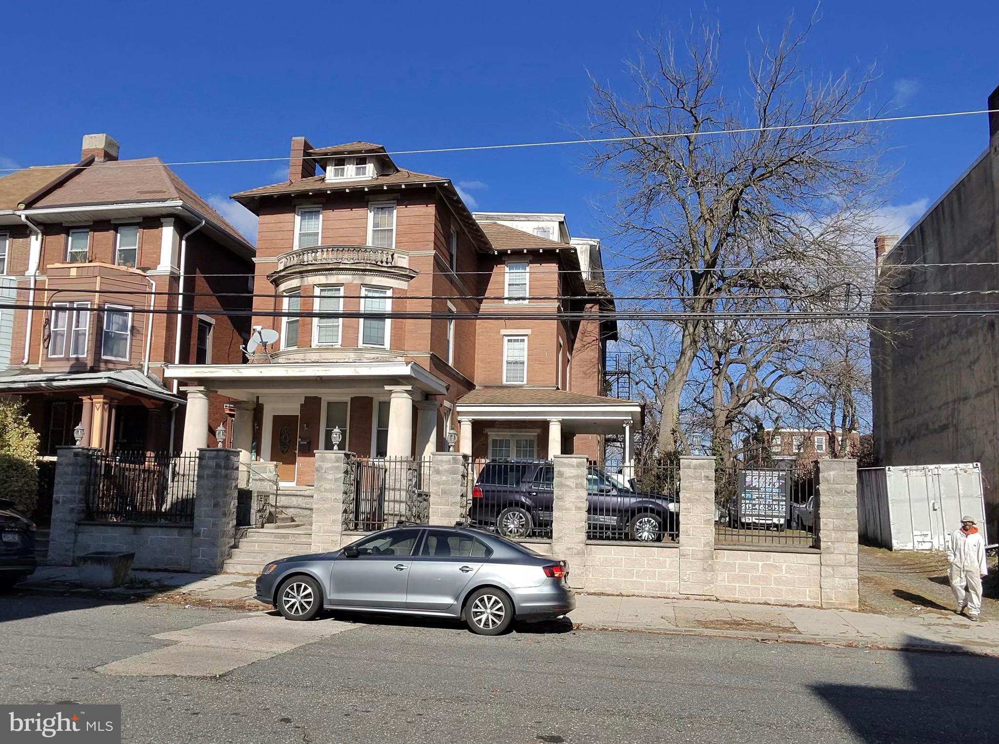 UNIVERSITY CITY - Residential Income