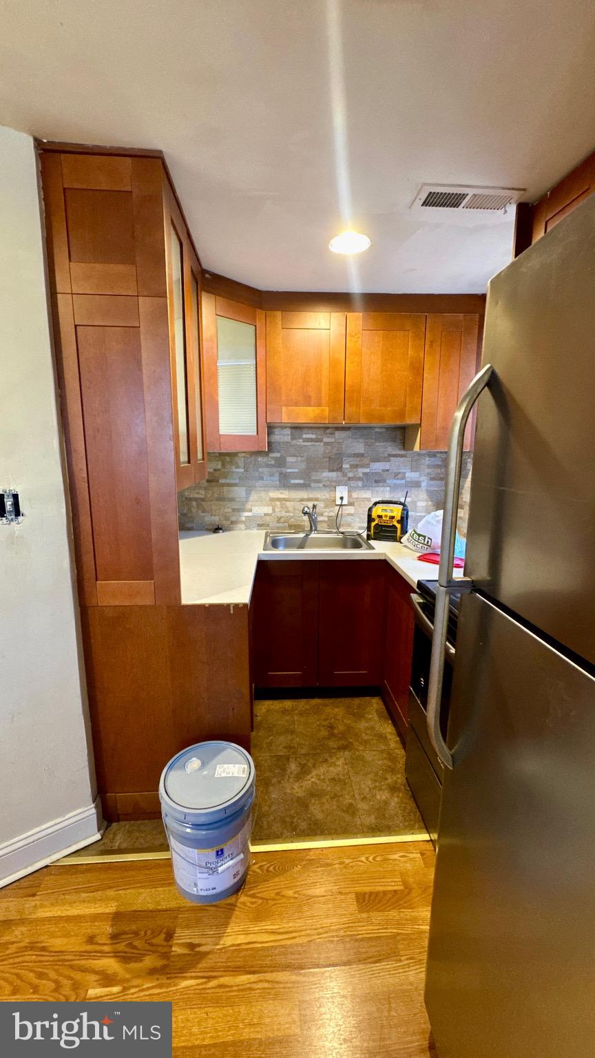 UNIVERSITY CITY - Residential Income