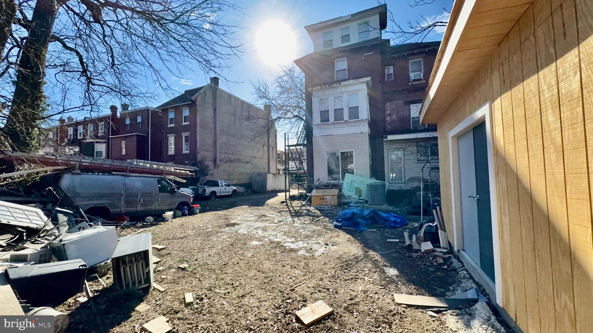 UNIVERSITY CITY - Residential Income