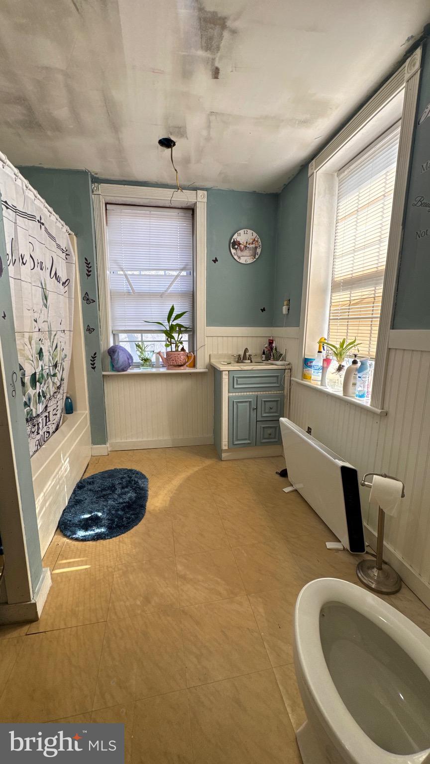 UNIVERSITY CITY - Residential Income