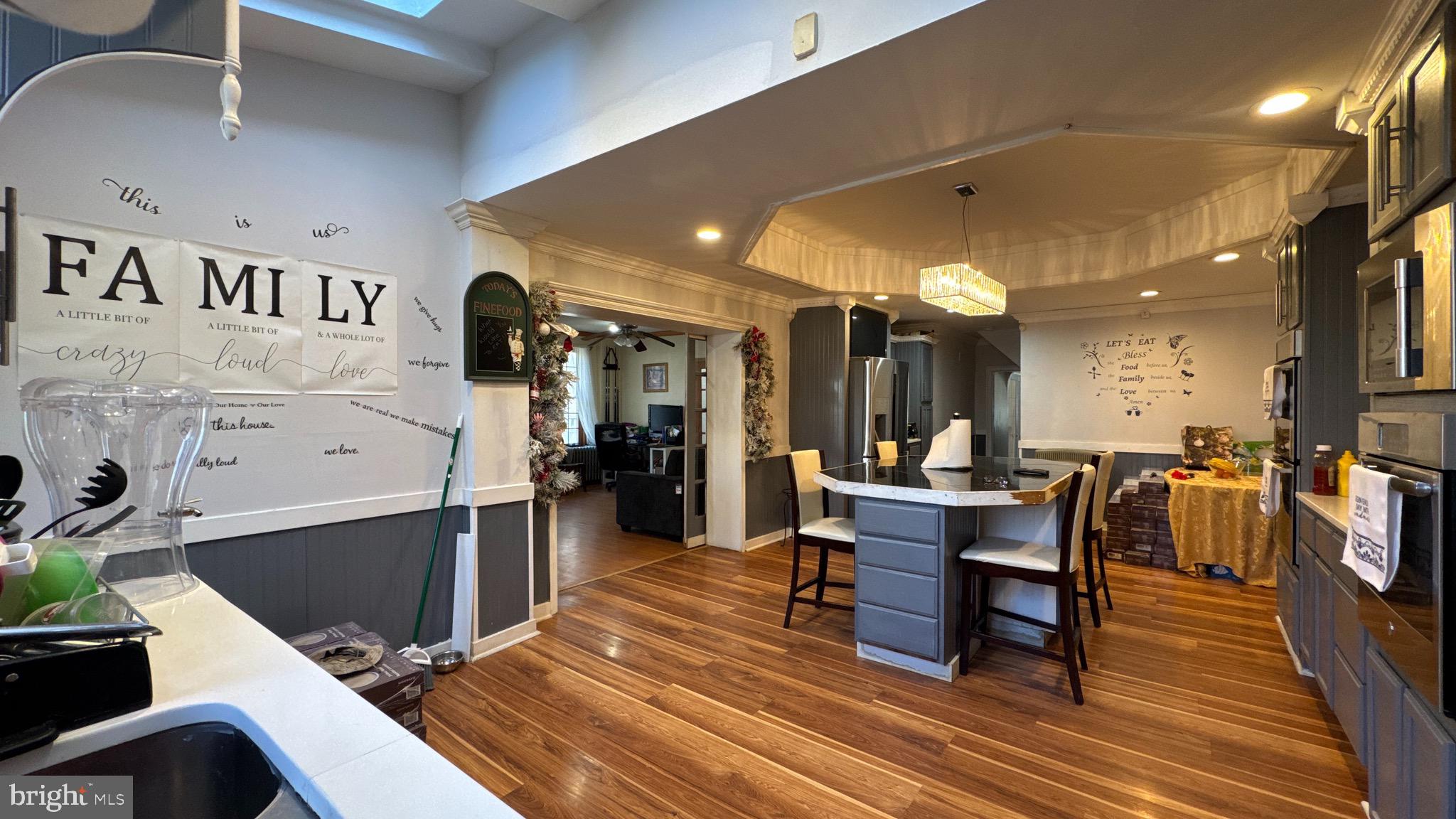 UNIVERSITY CITY - Residential Income