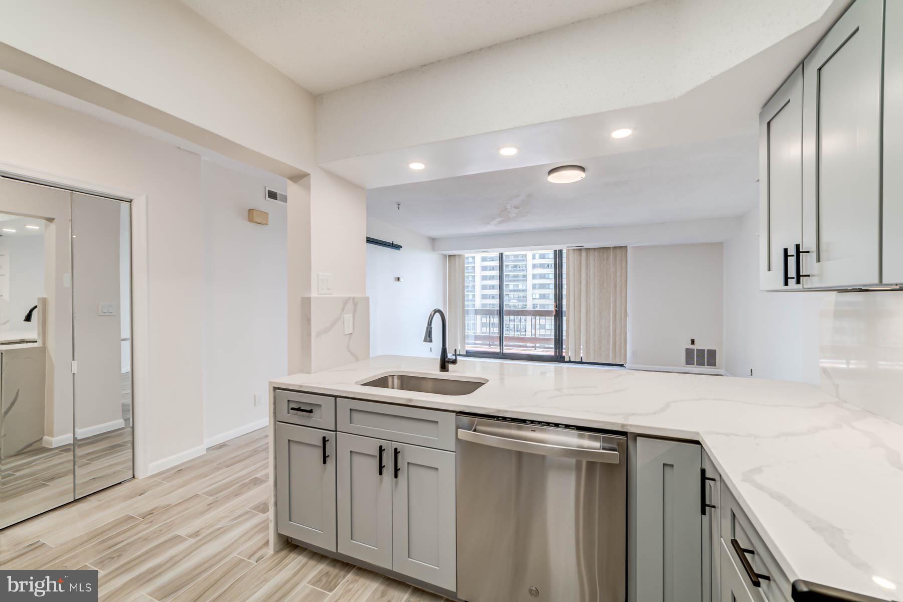 SKYLINE SQUARE CONDO - Residential Lease