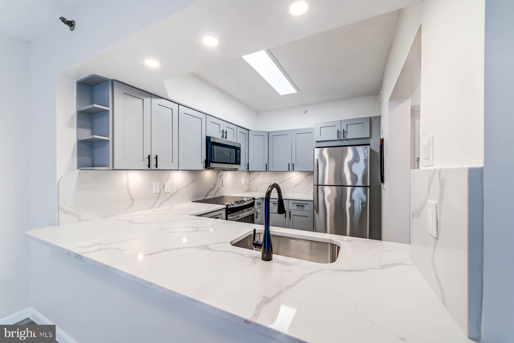 SKYLINE SQUARE CONDO - Residential Lease