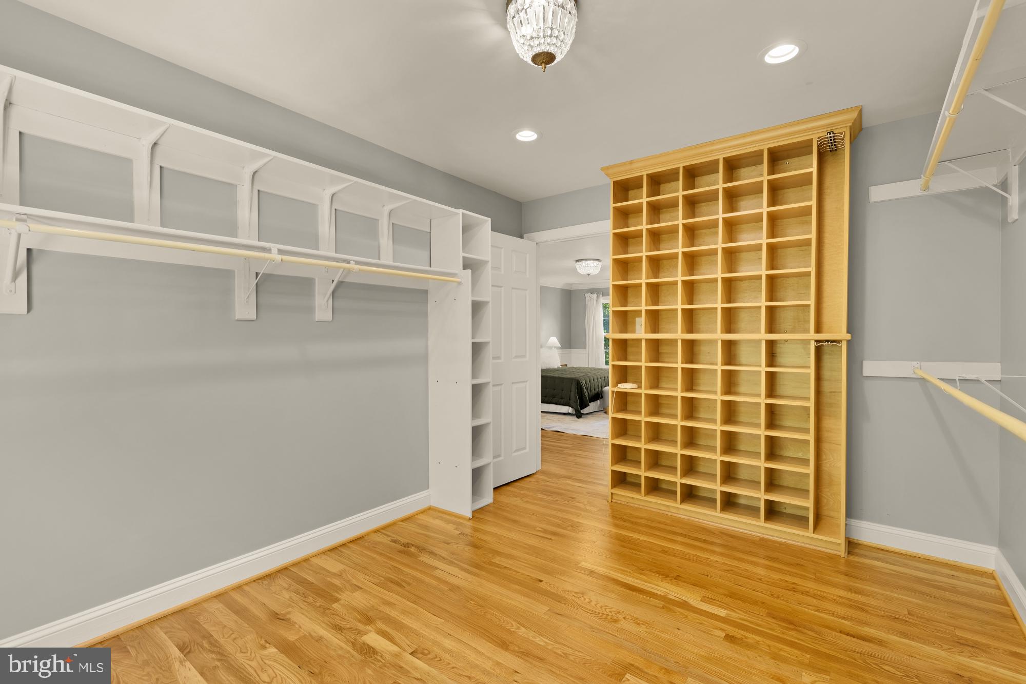OAKTON HILLS ESTATES - Residential