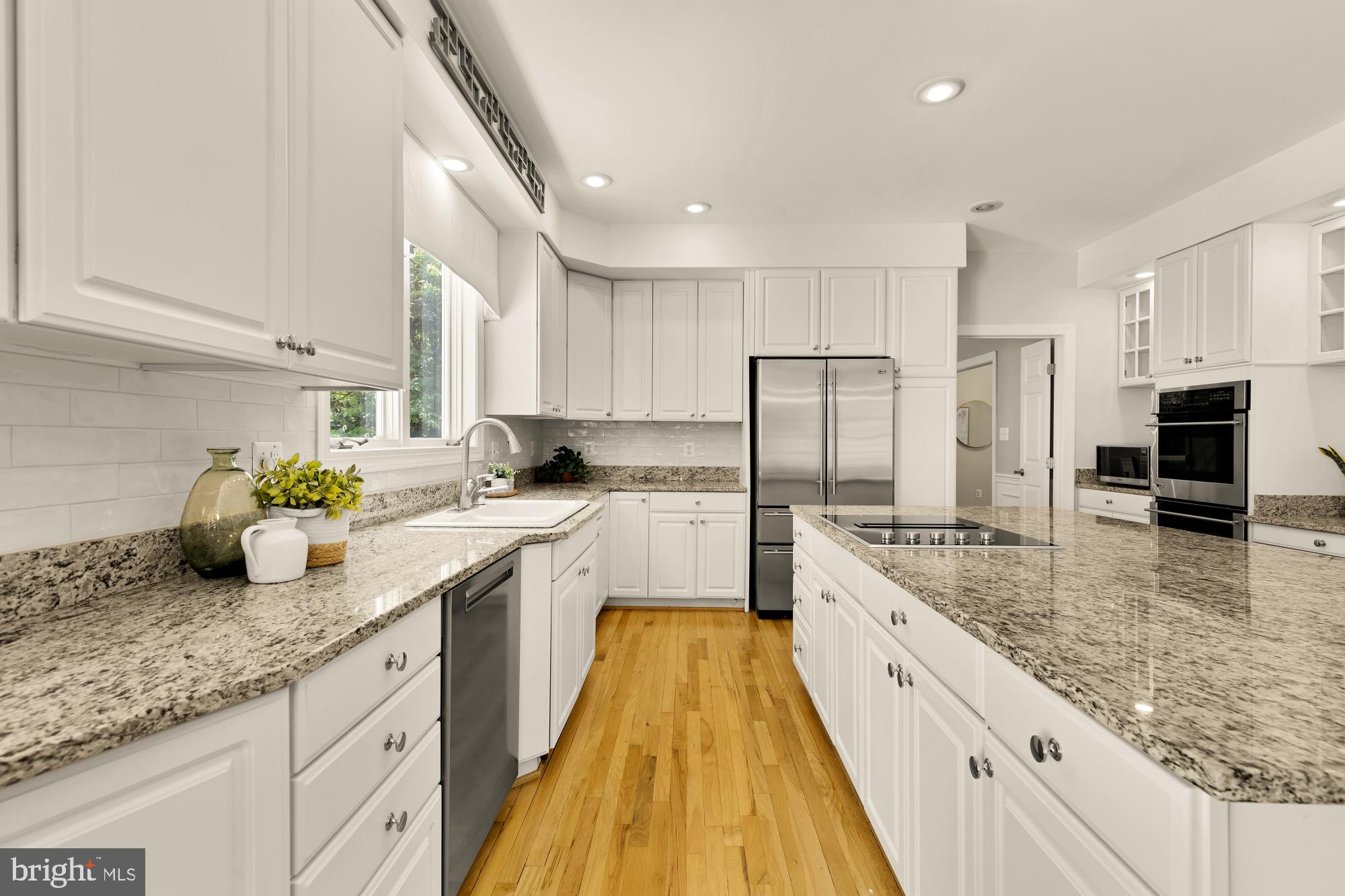 OAKTON HILLS ESTATES - Residential