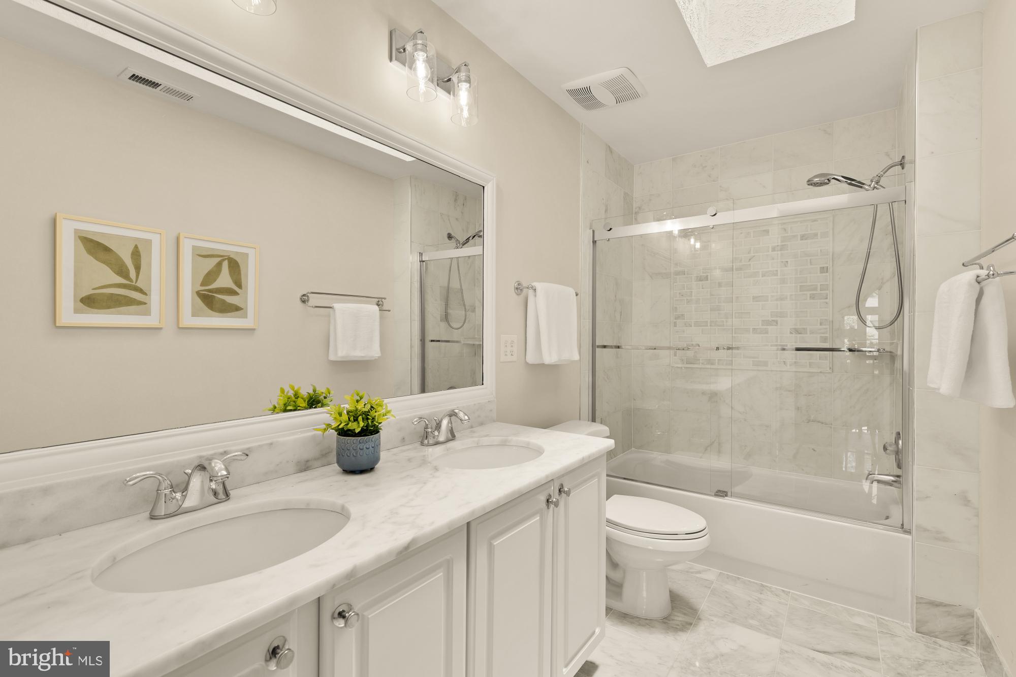 OAKTON HILLS ESTATES - Residential