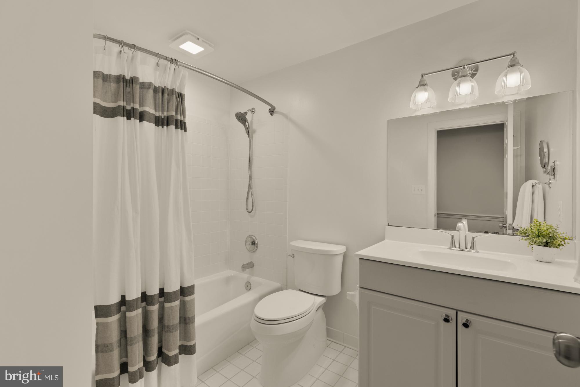 OAKTON HILLS ESTATES - Residential