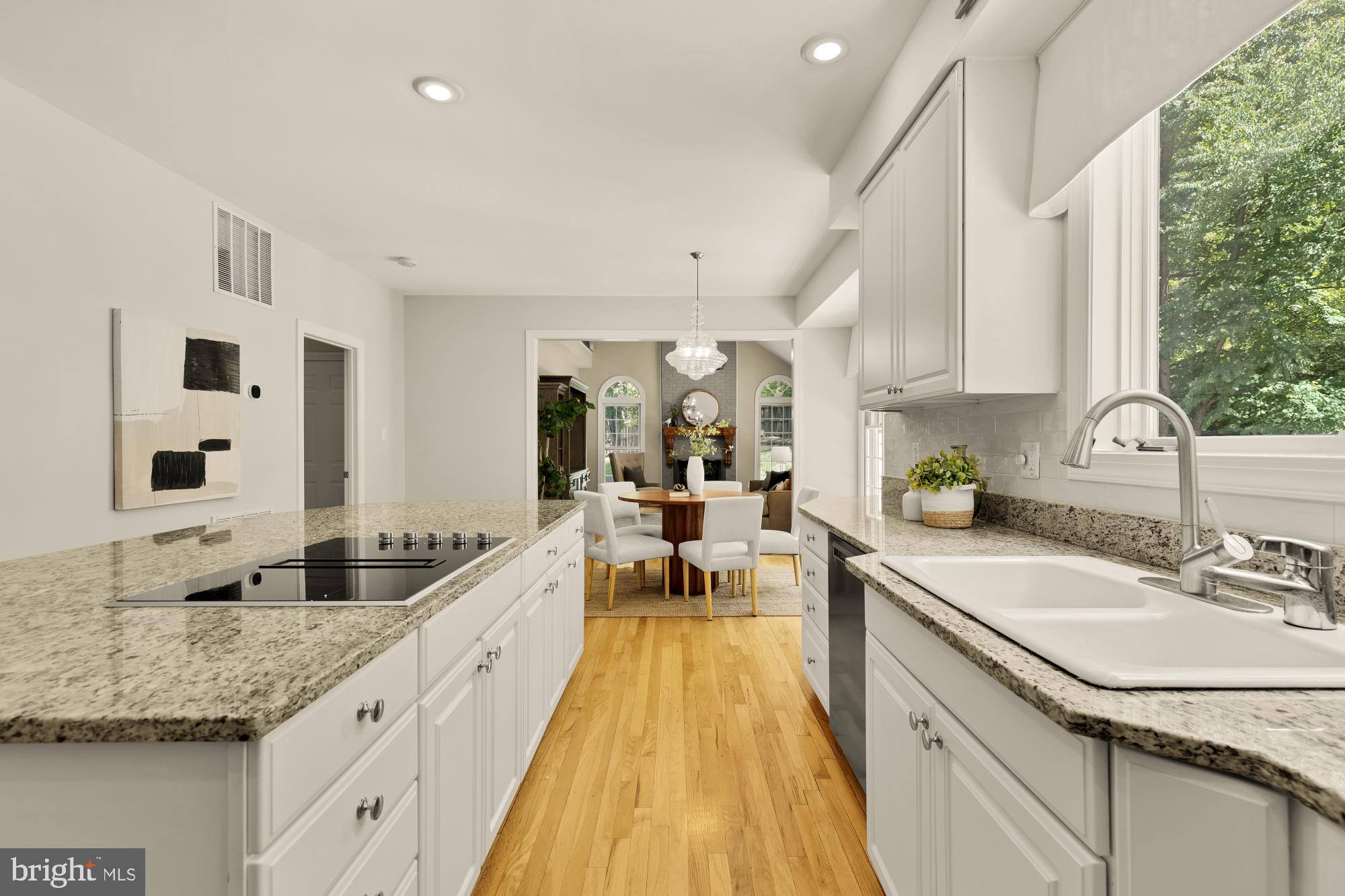 OAKTON HILLS ESTATES - Residential