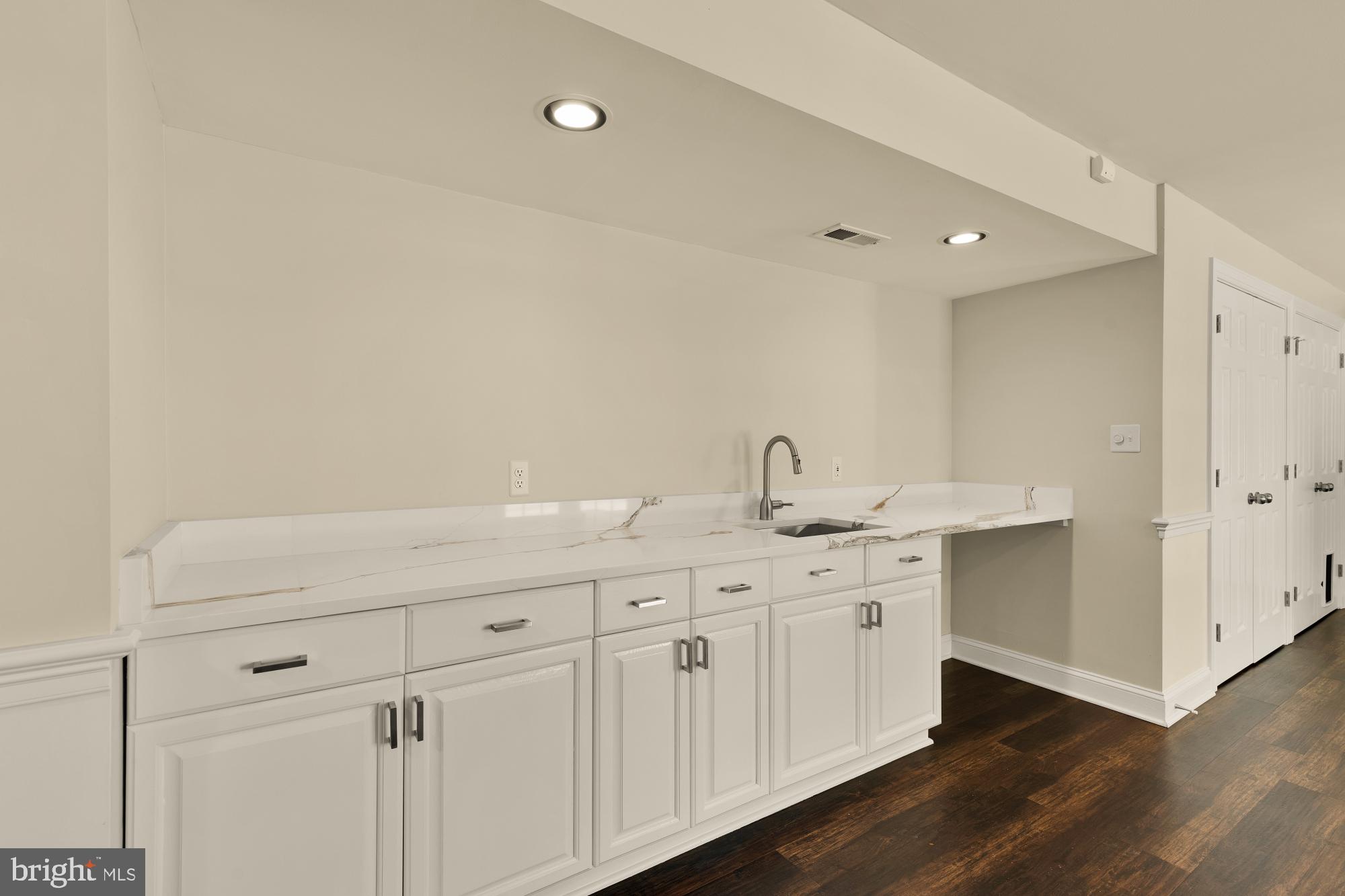 OAKTON HILLS ESTATES - Residential