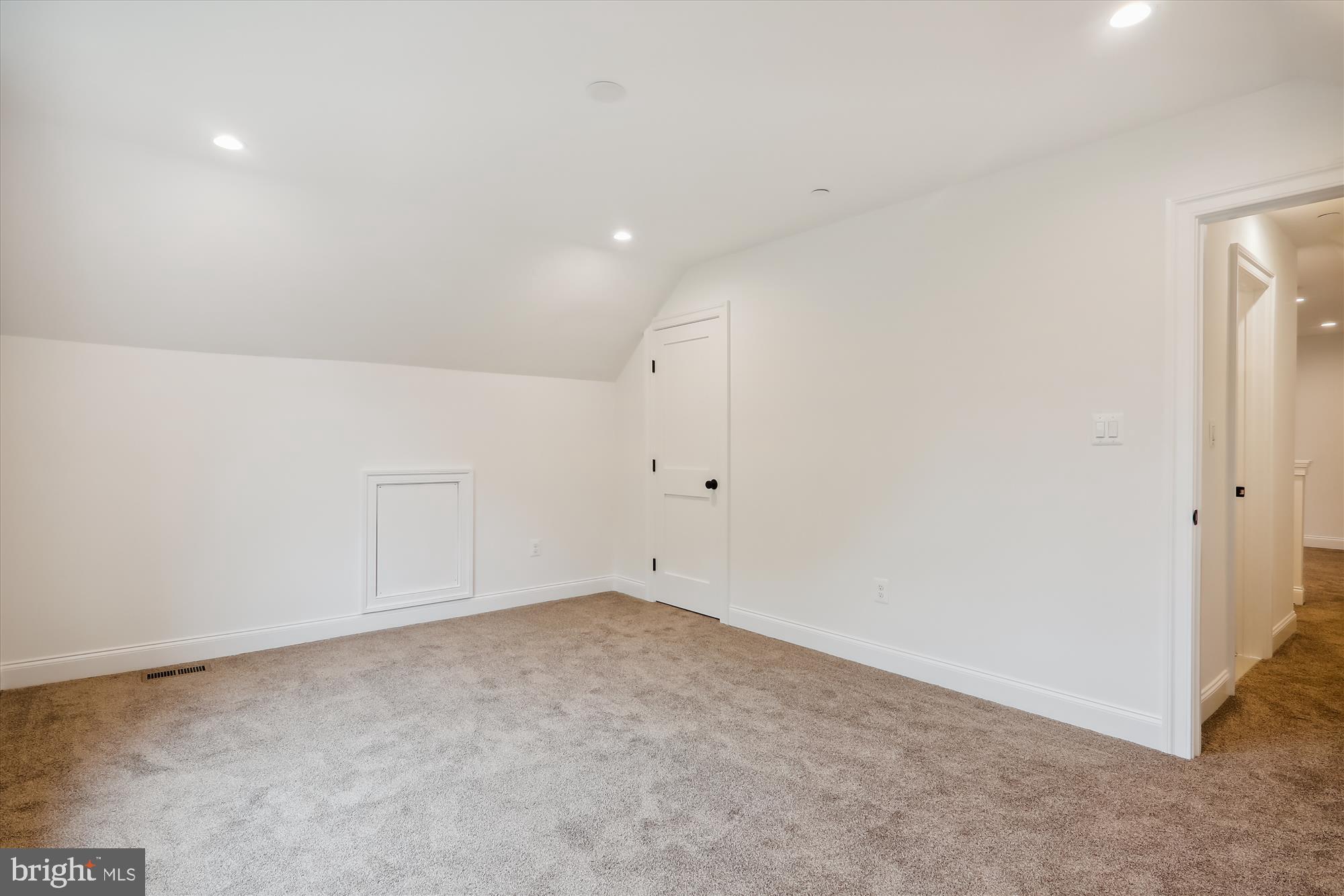 GLENBROOK KNOLLS - Residential