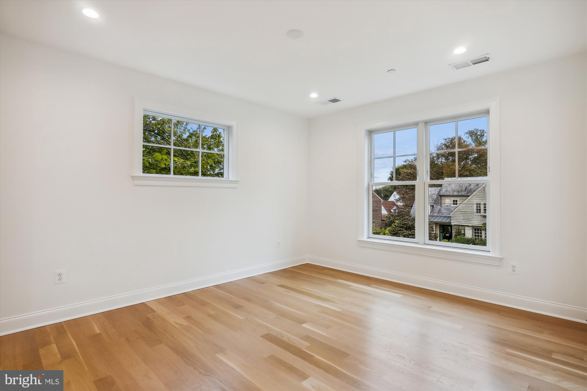 GLENBROOK KNOLLS - Residential