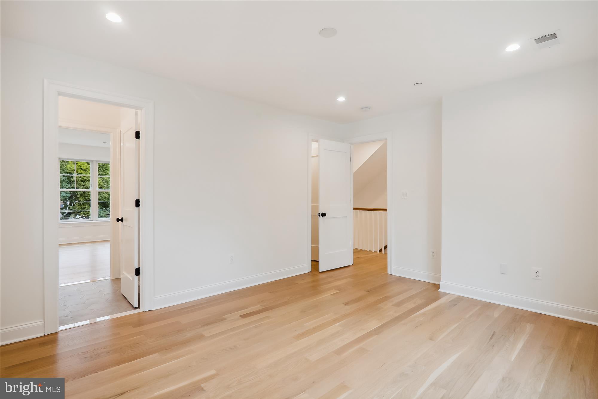 GLENBROOK KNOLLS - Residential