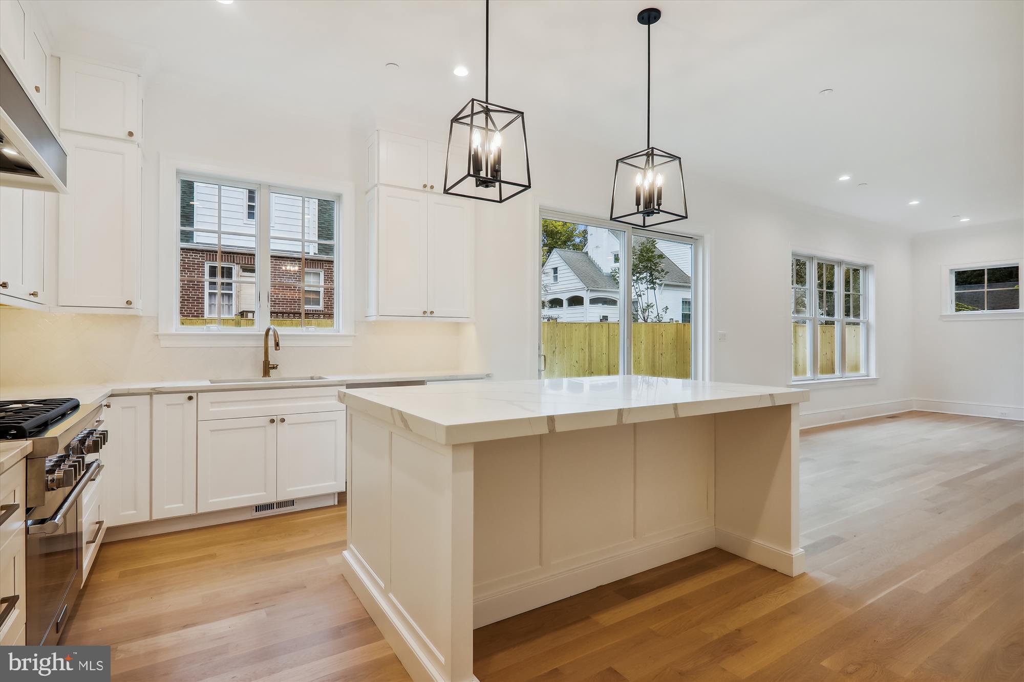 GLENBROOK KNOLLS - Residential