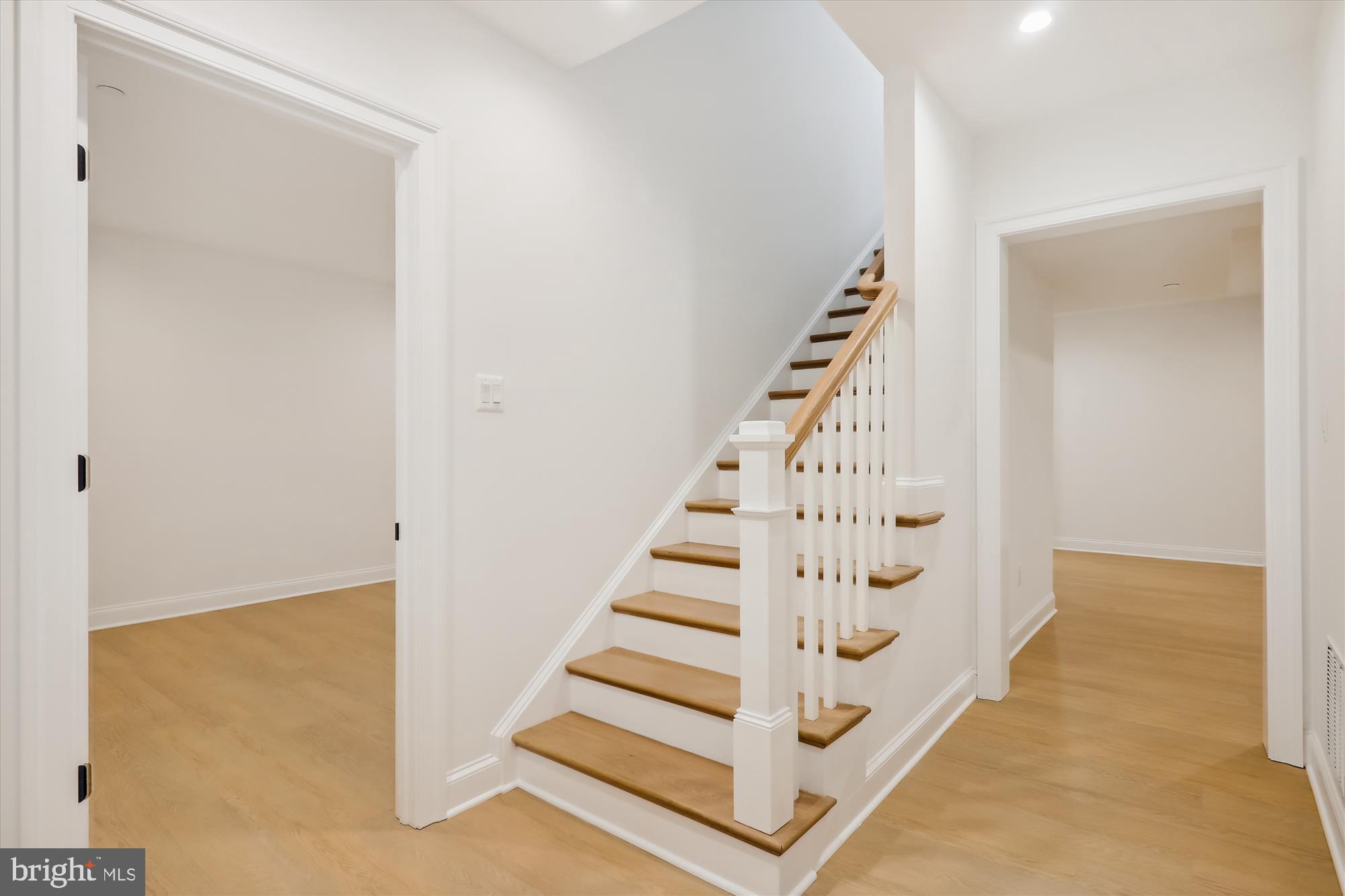 GLENBROOK KNOLLS - Residential