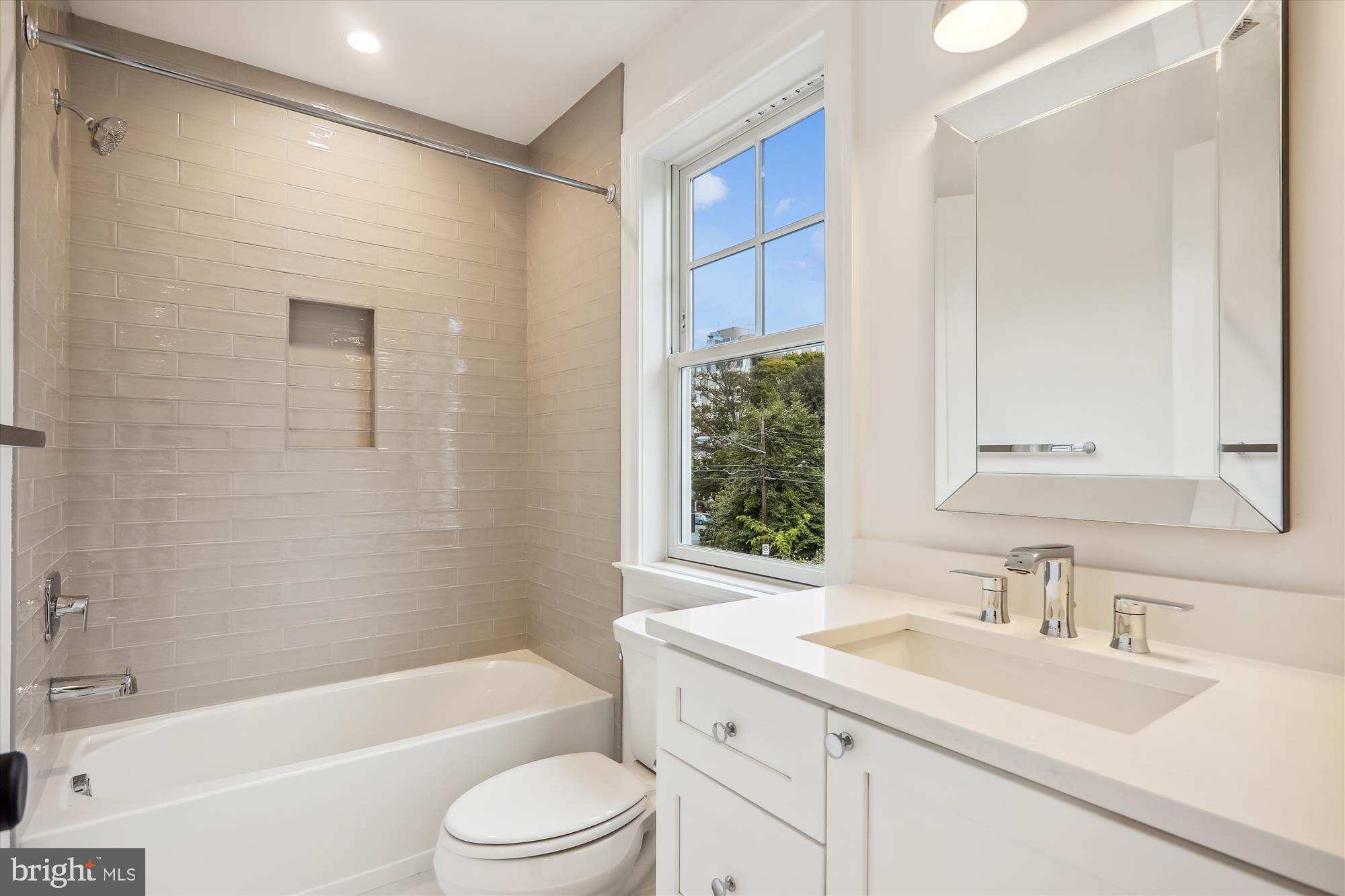 GLENBROOK KNOLLS - Residential