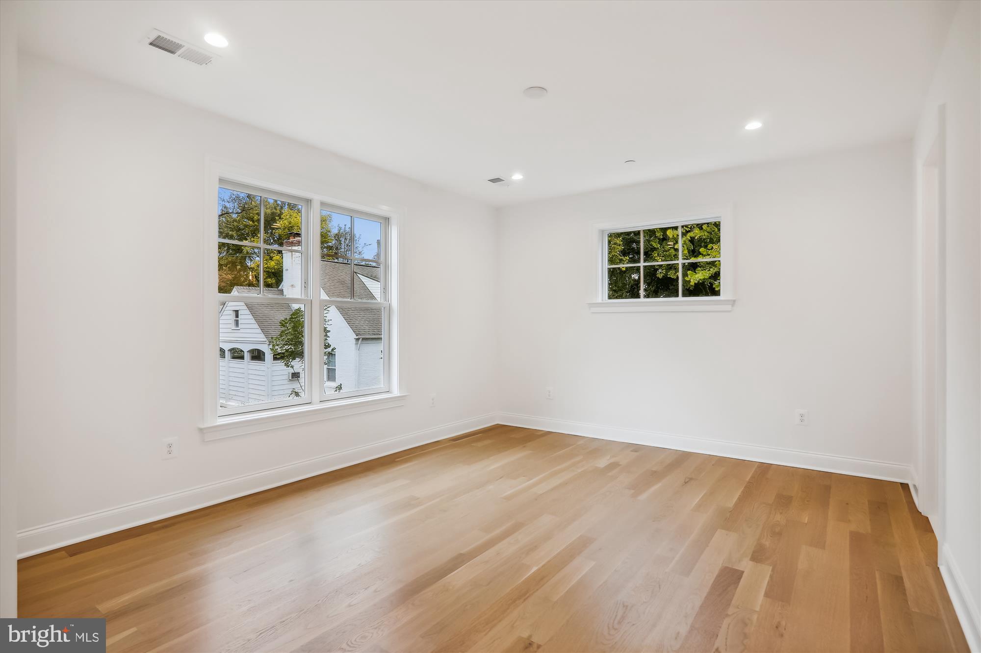 GLENBROOK KNOLLS - Residential