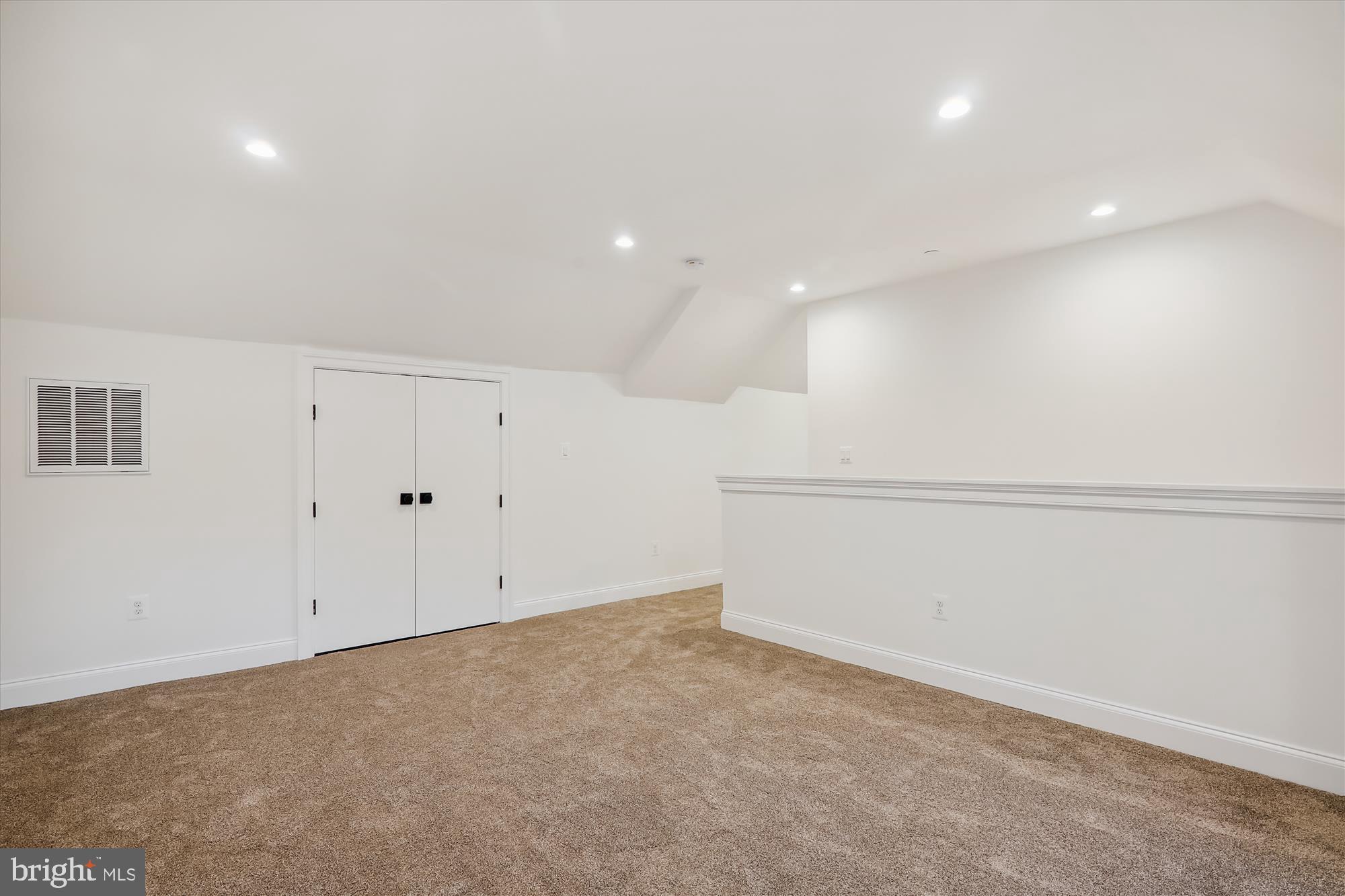 GLENBROOK KNOLLS - Residential