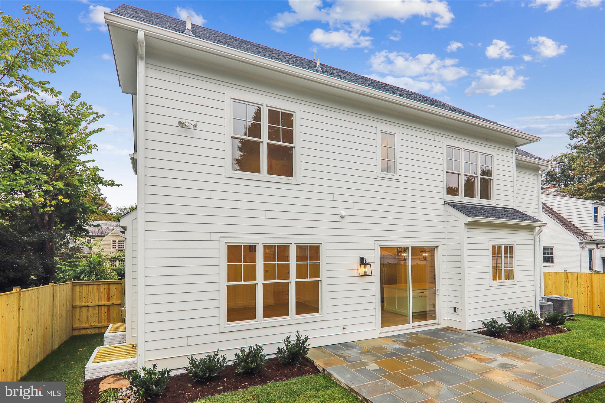 GLENBROOK KNOLLS - Residential