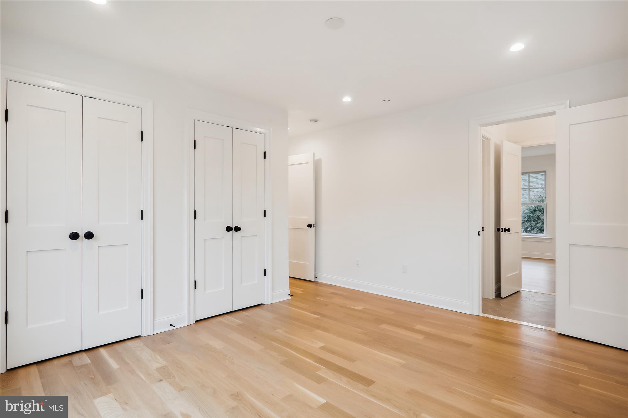 GLENBROOK KNOLLS - Residential