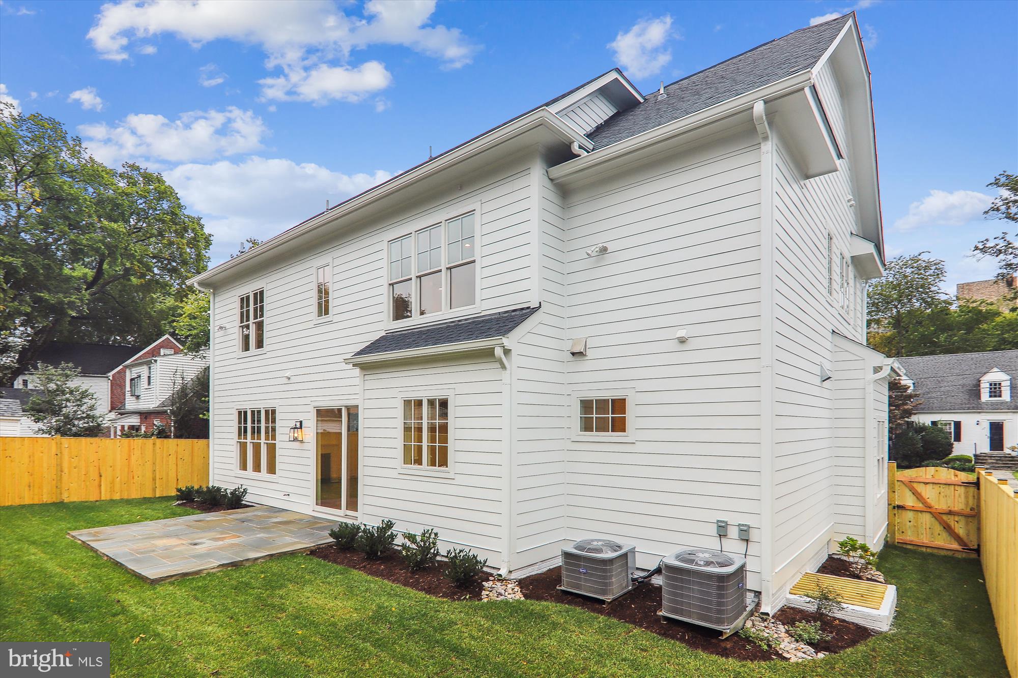 GLENBROOK KNOLLS - Residential