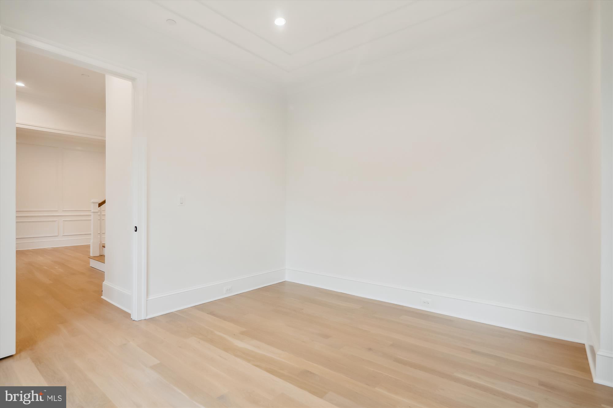 GLENBROOK KNOLLS - Residential