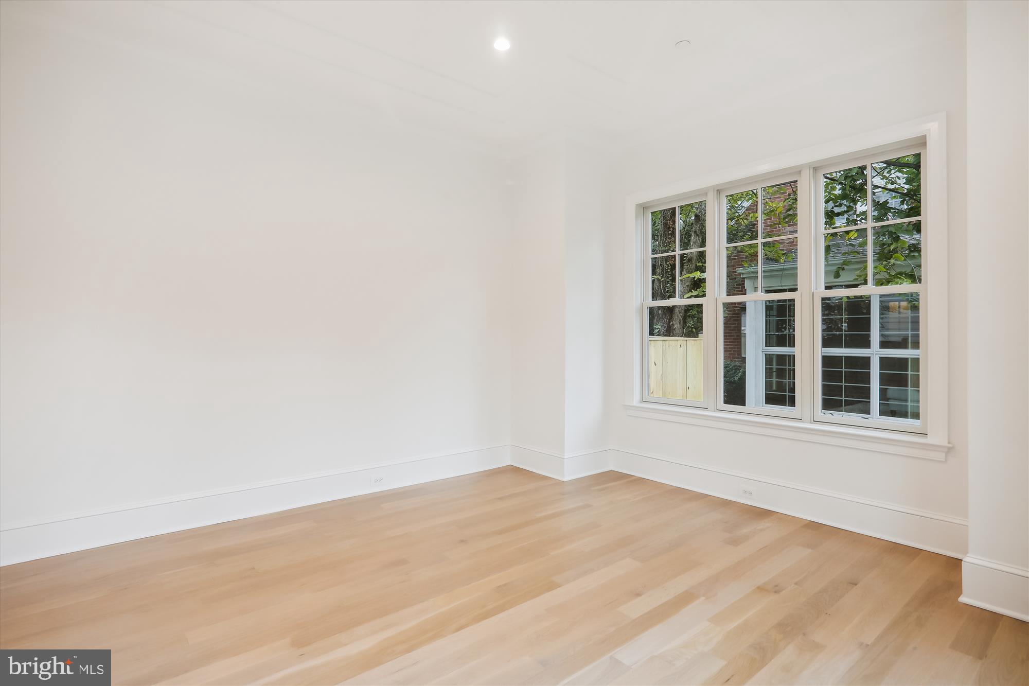 GLENBROOK KNOLLS - Residential