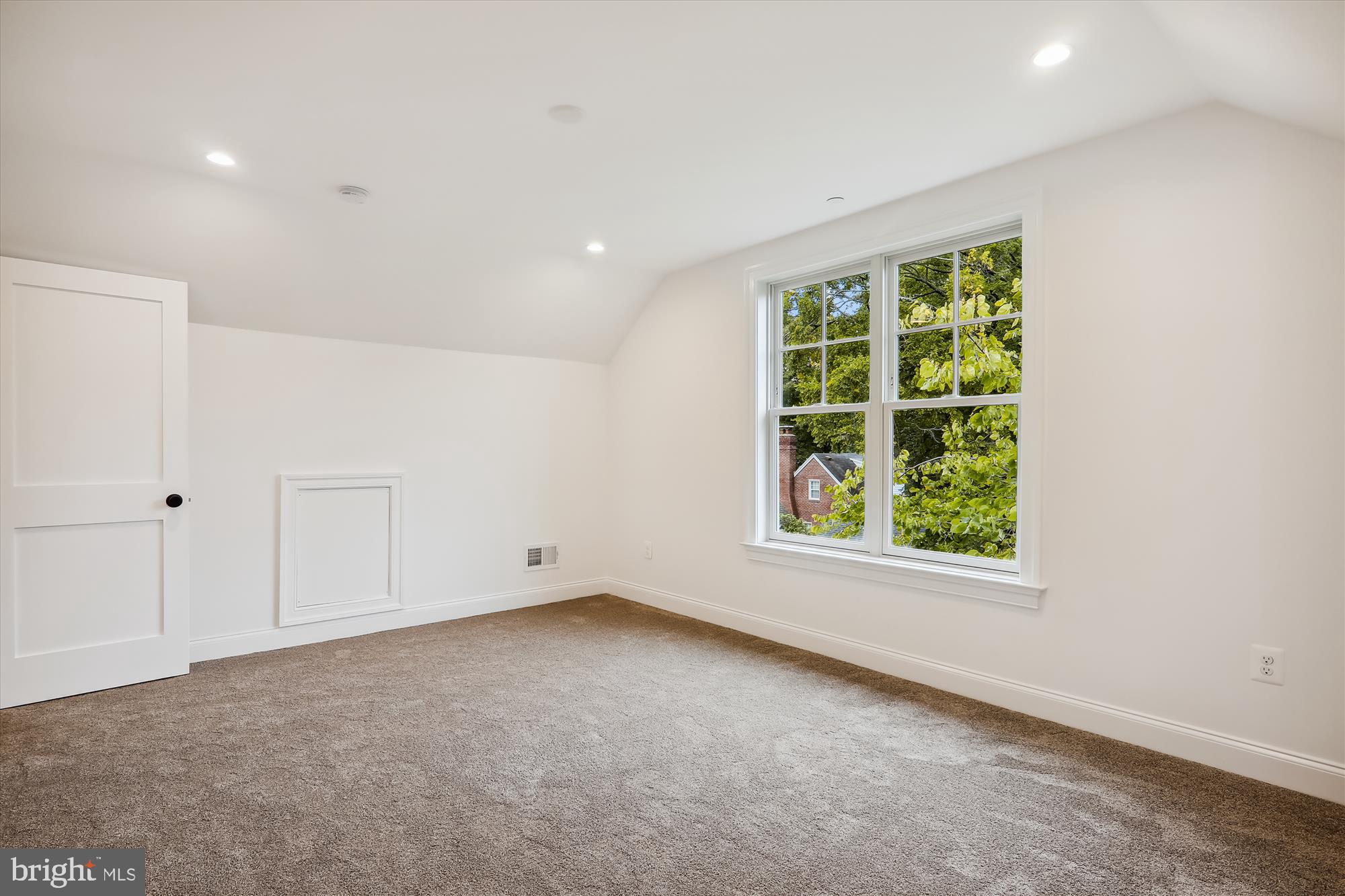 GLENBROOK KNOLLS - Residential