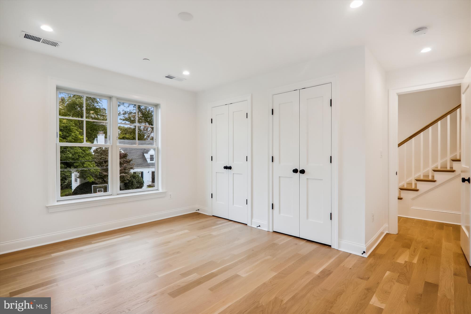 GLENBROOK KNOLLS - Residential