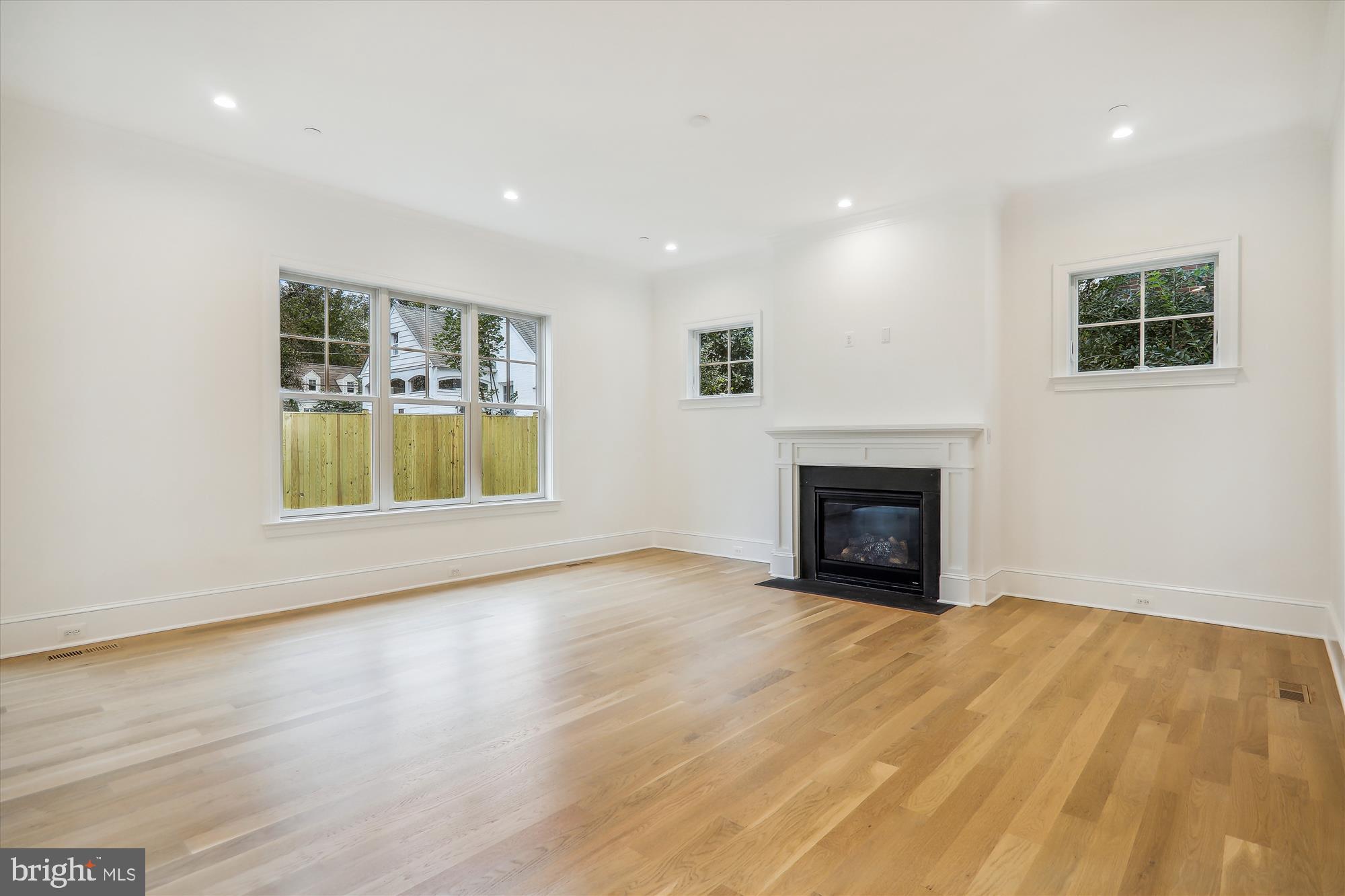 GLENBROOK KNOLLS - Residential