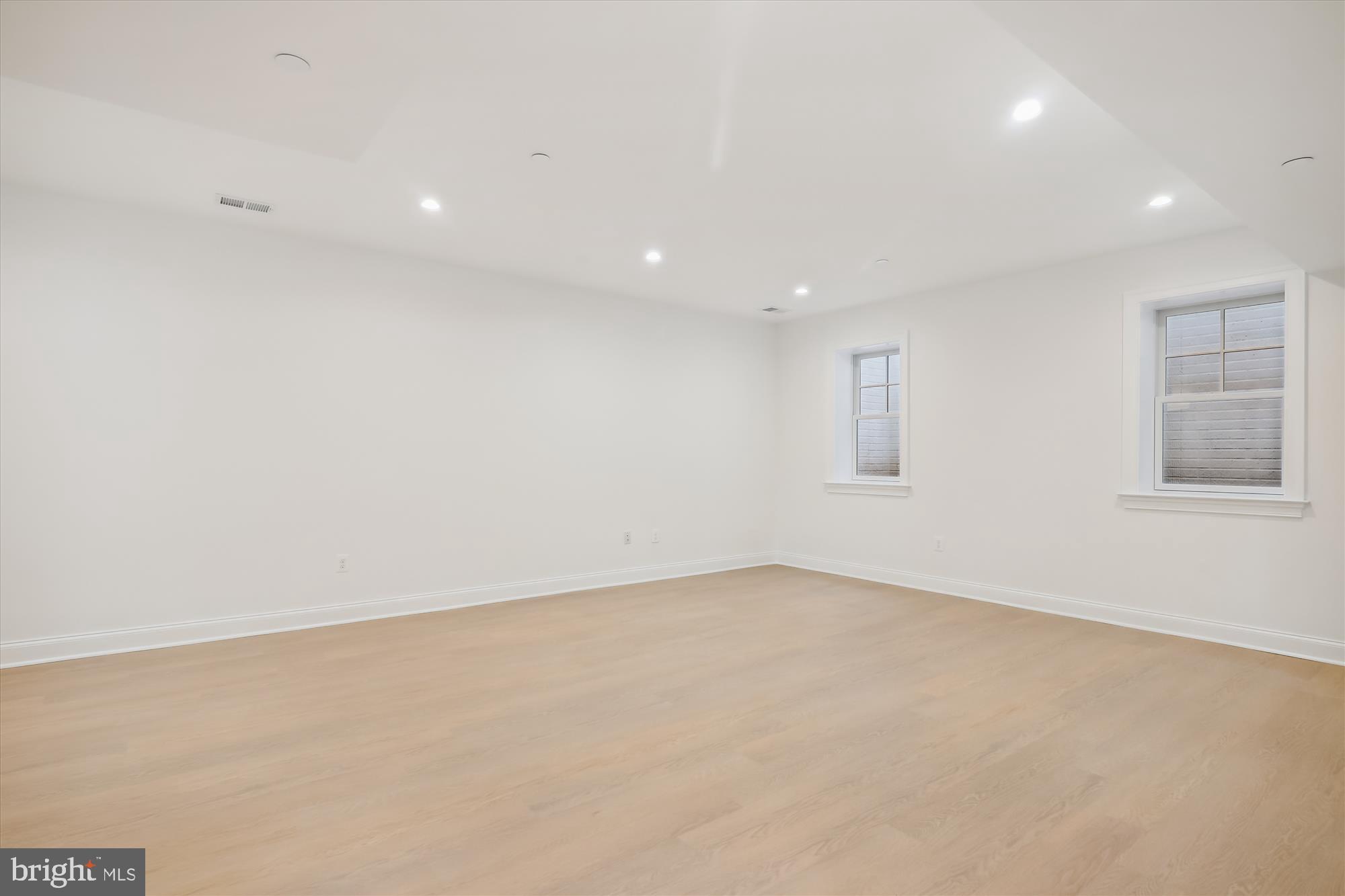 GLENBROOK KNOLLS - Residential