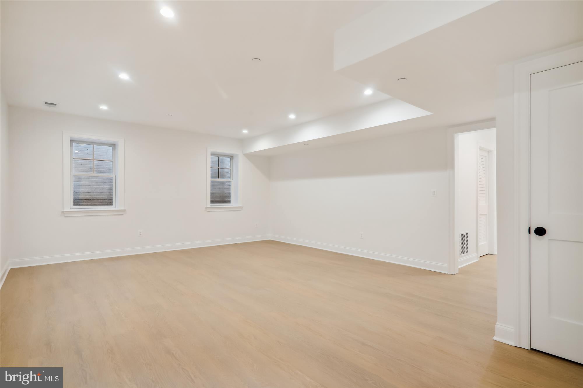 GLENBROOK KNOLLS - Residential