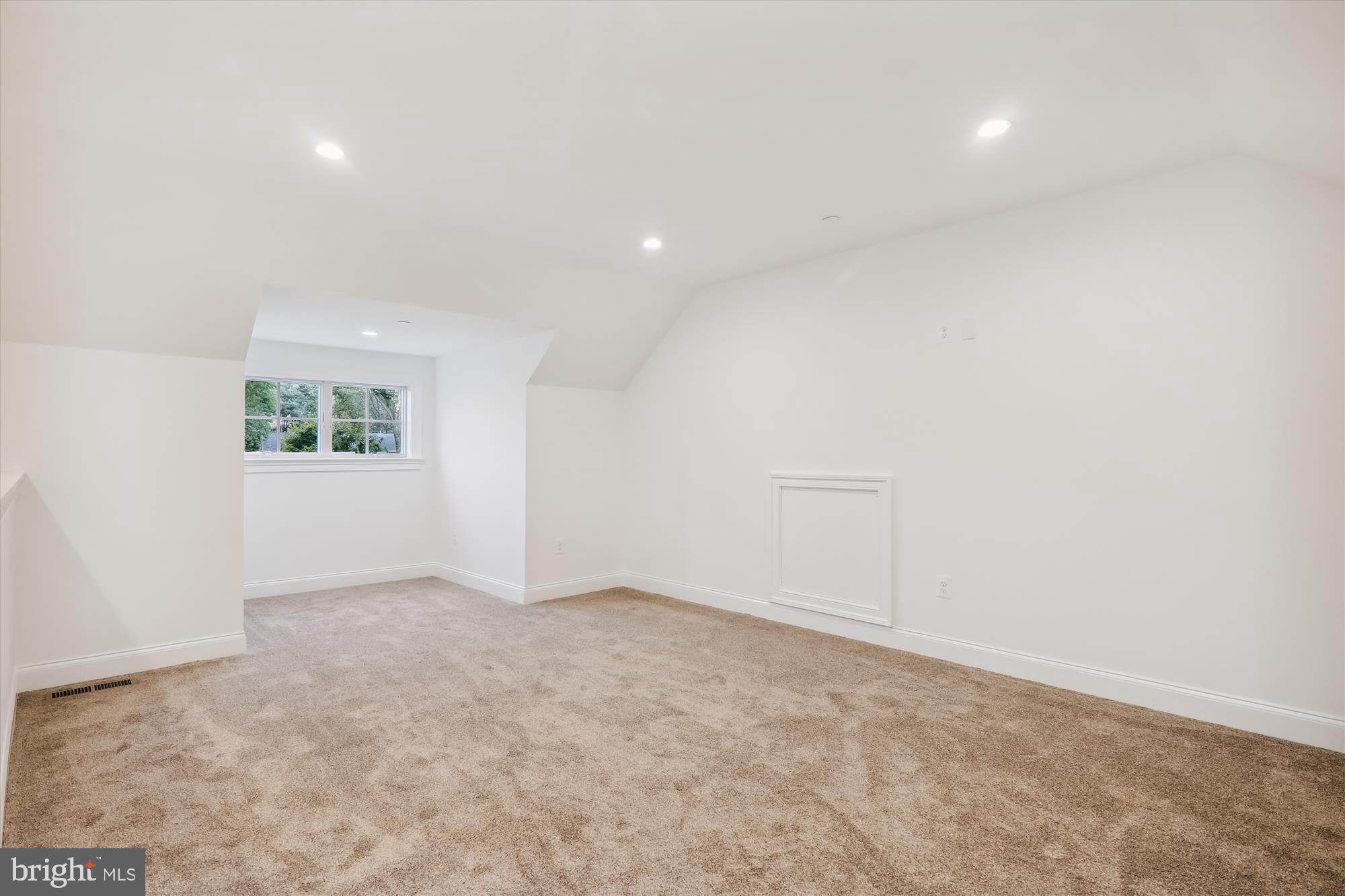 GLENBROOK KNOLLS - Residential