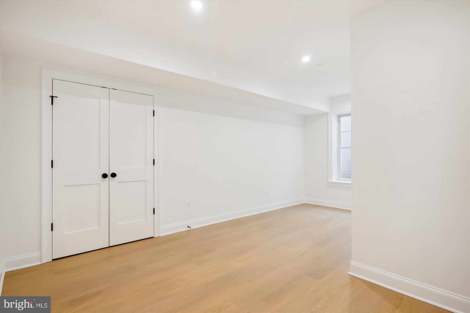 GLENBROOK KNOLLS - Residential