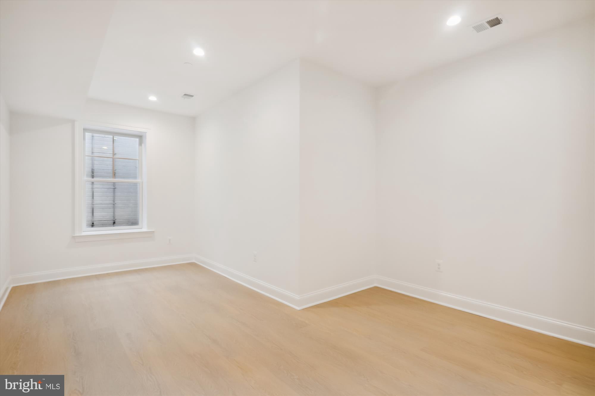 GLENBROOK KNOLLS - Residential