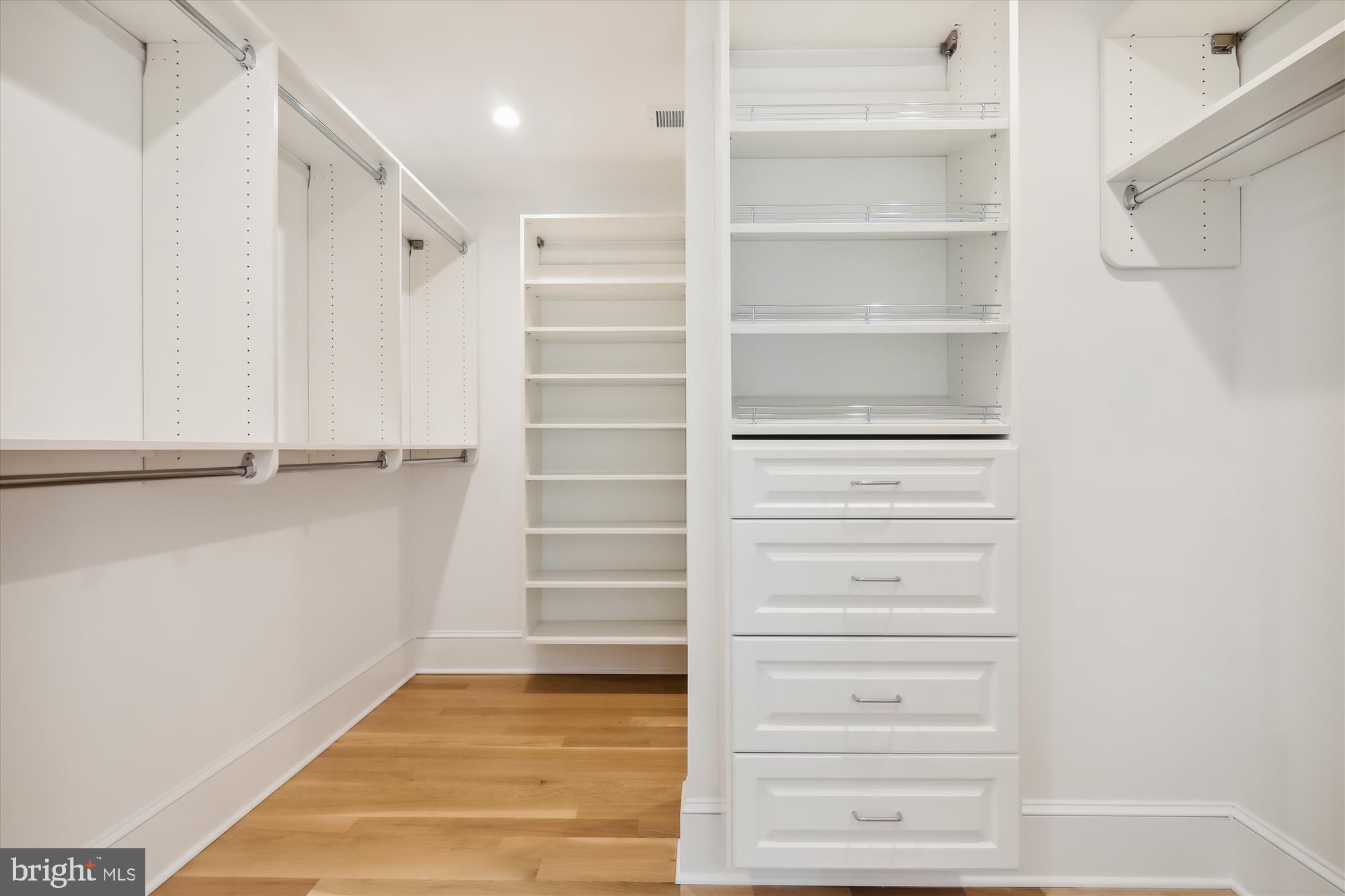 GLENBROOK KNOLLS - Residential