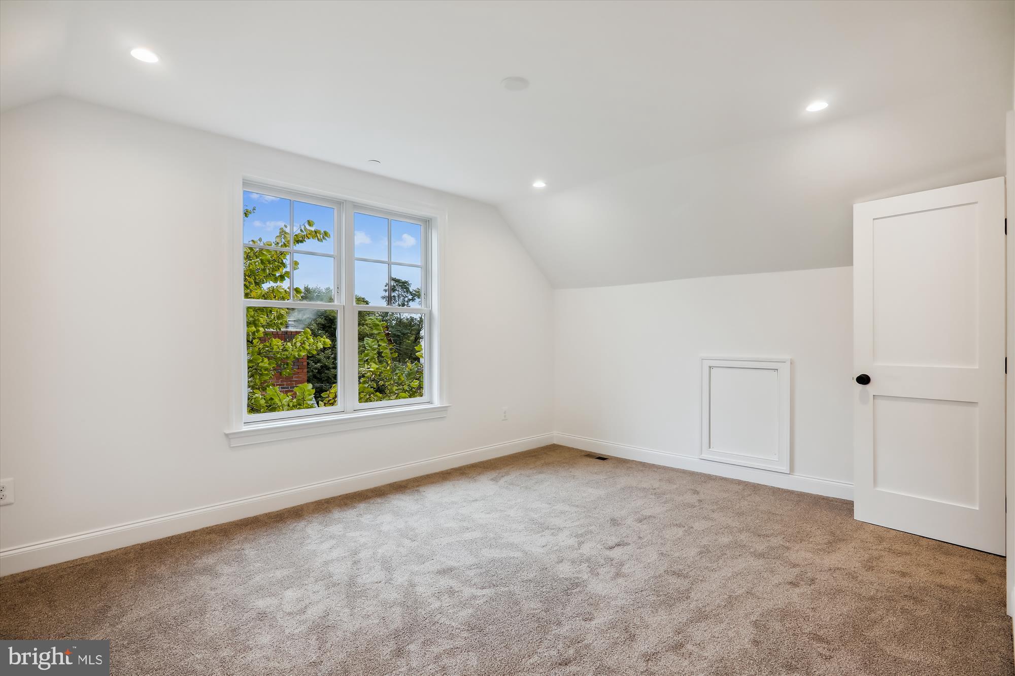 GLENBROOK KNOLLS - Residential