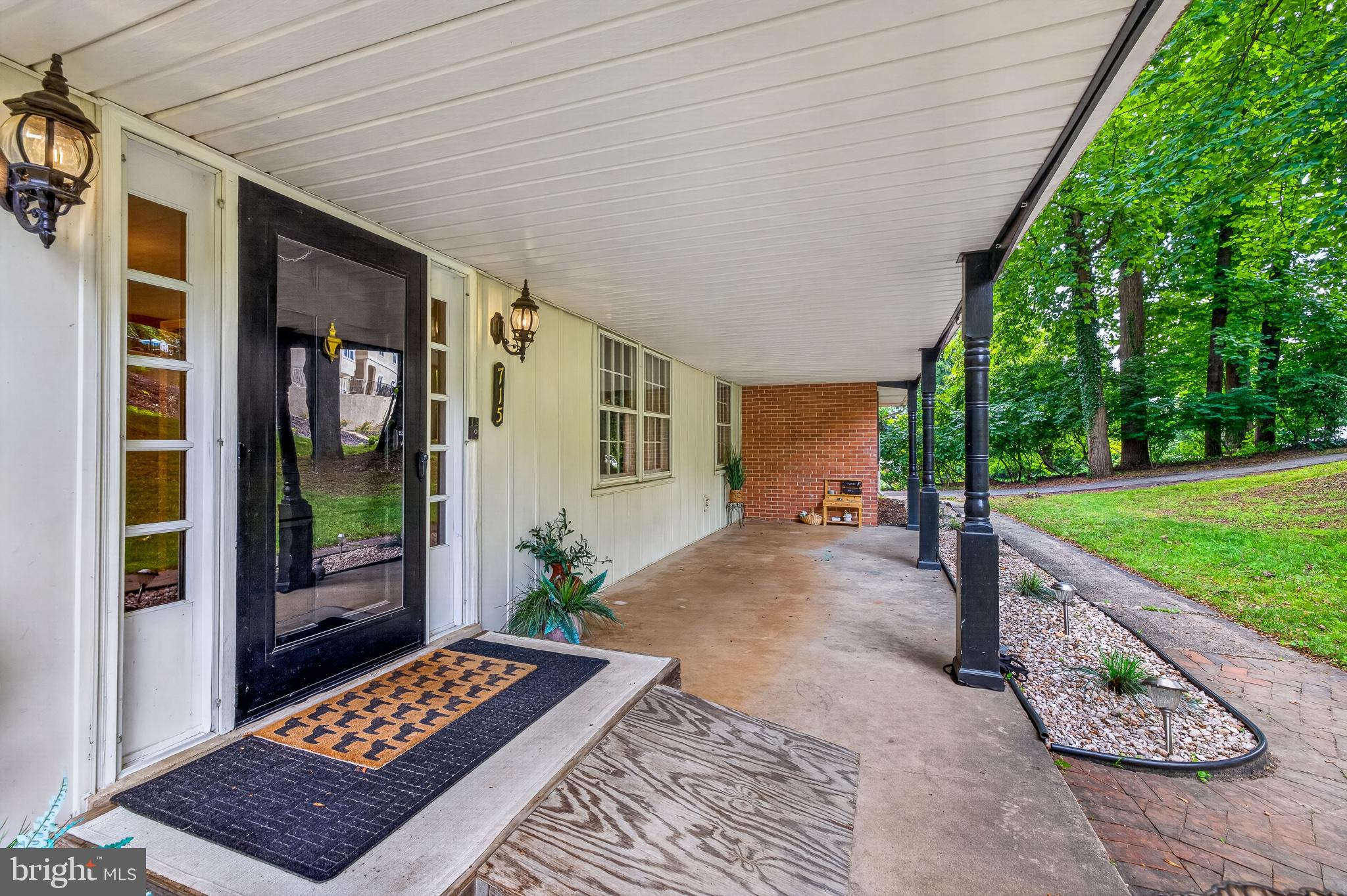 715 AMBLESIDE DRIVE