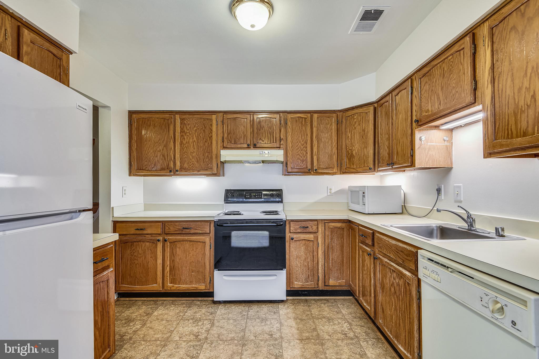 BRENTON/DEL RAY - Residential Lease