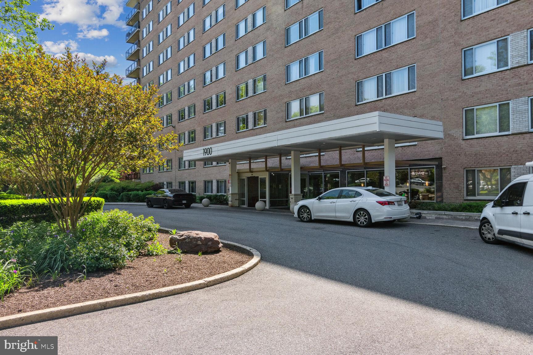 1900 LYTTONSVILLE ROAD 702
