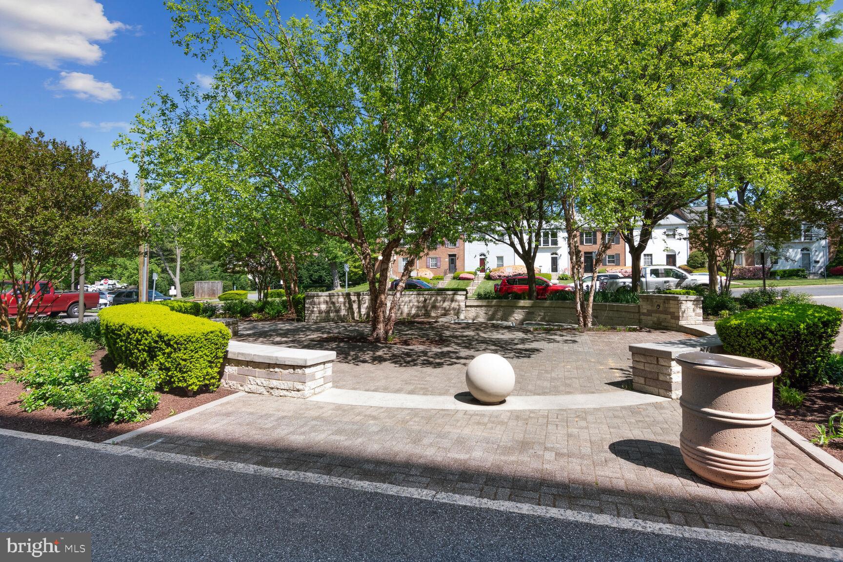 1900 LYTTONSVILLE ROAD 702