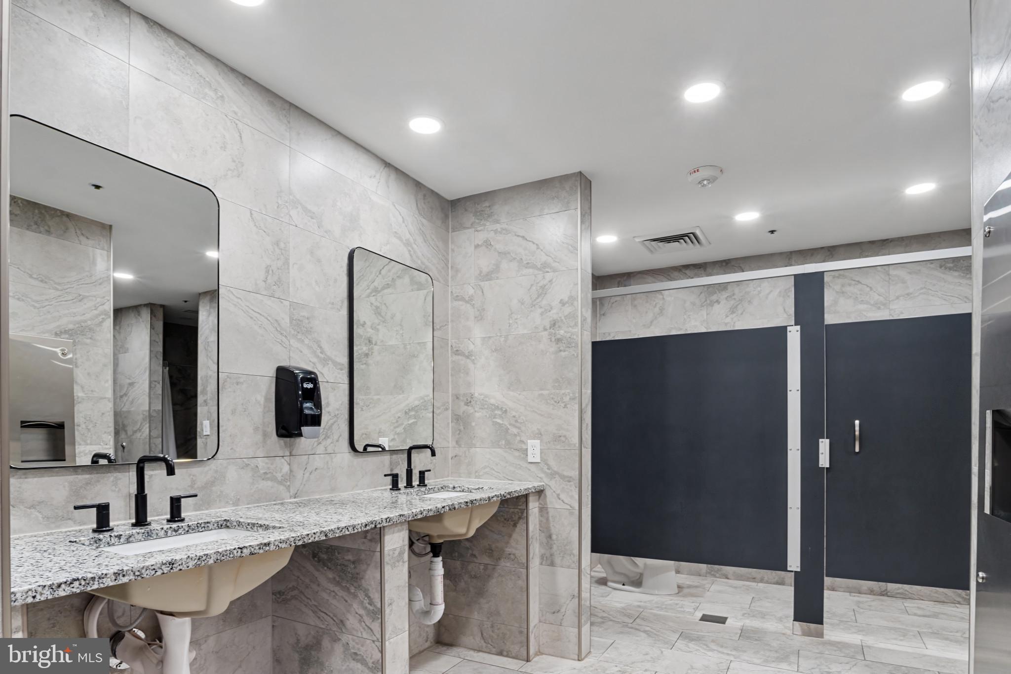 SKYLINE SQUARE CONDO - Residential