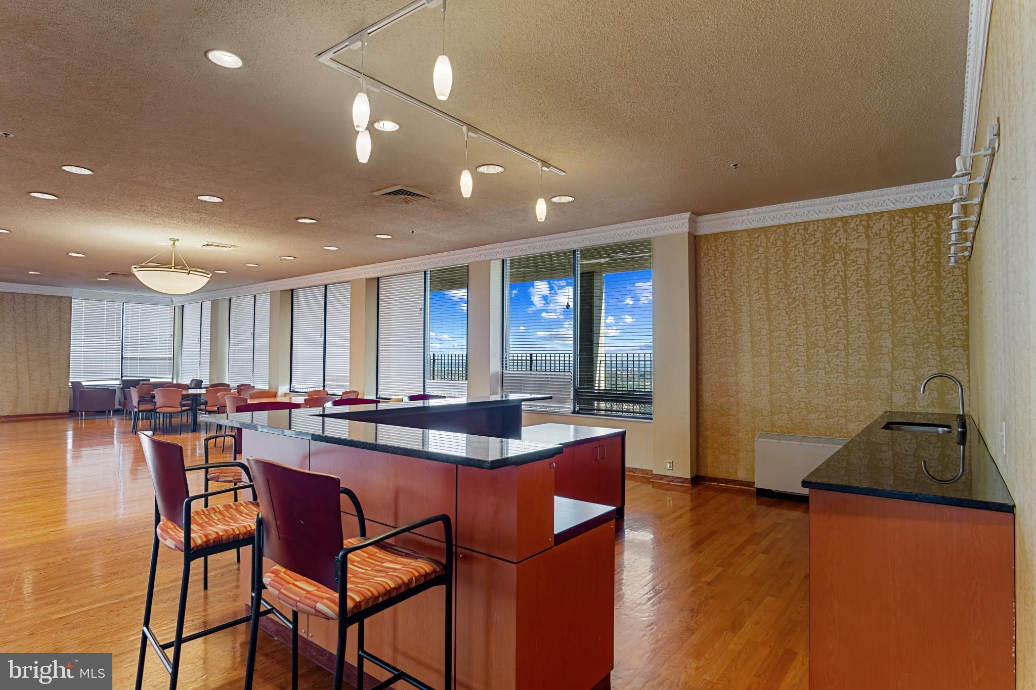 SKYLINE SQUARE CONDO - Residential