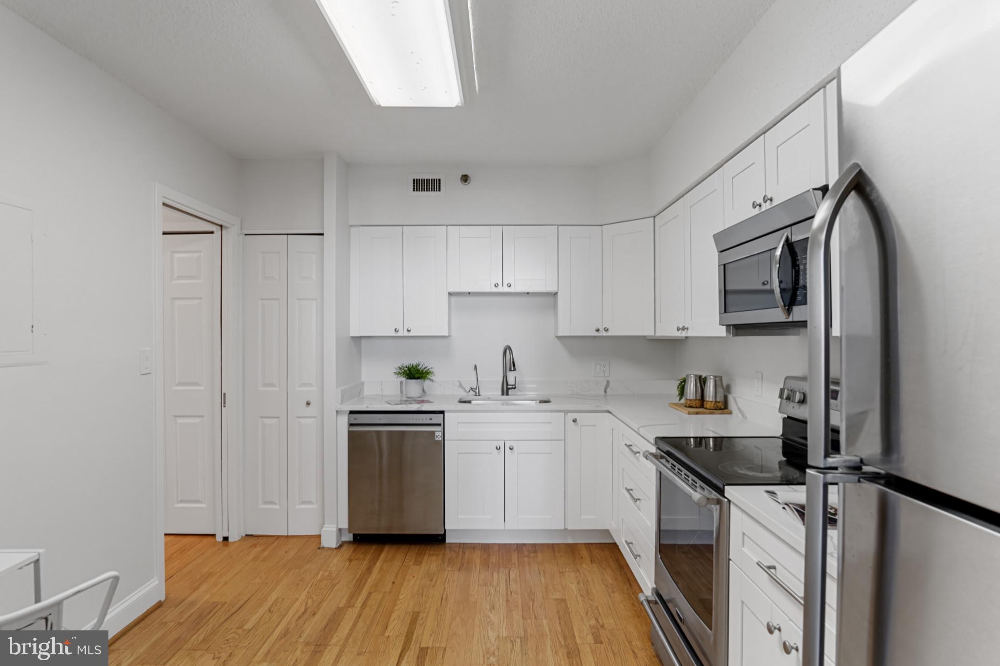 SKYLINE SQUARE CONDO - Residential