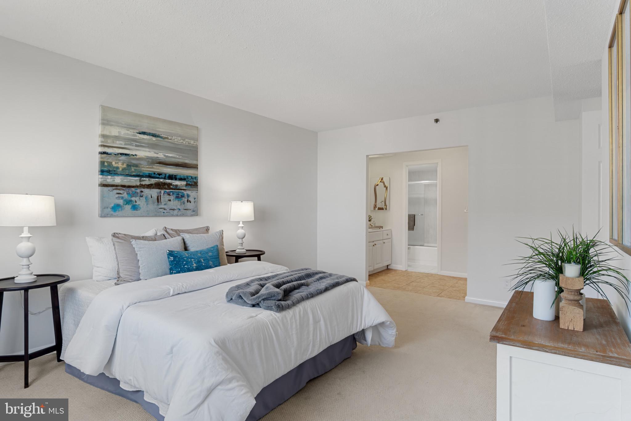 SKYLINE SQUARE CONDO - Residential