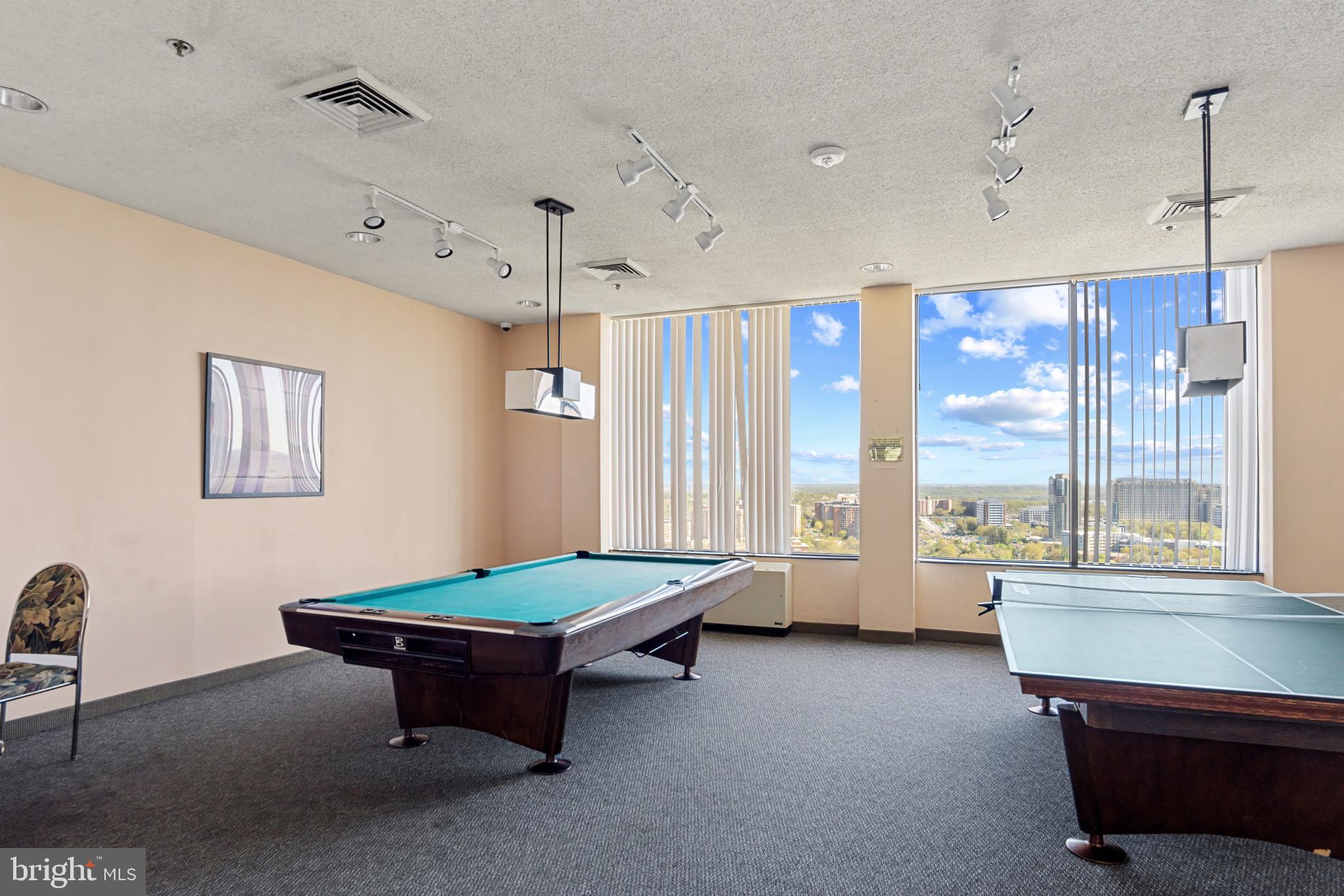 SKYLINE SQUARE CONDO - Residential