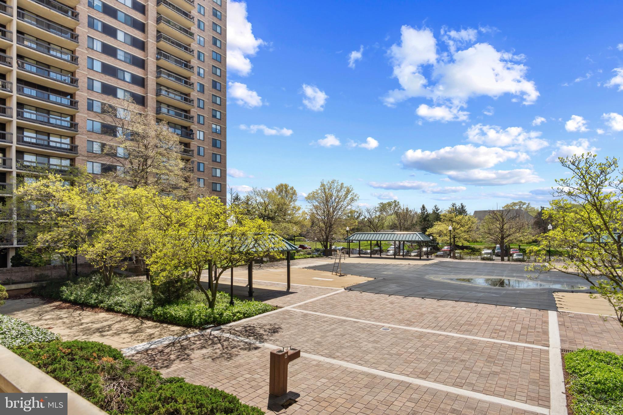 SKYLINE SQUARE CONDO - Residential