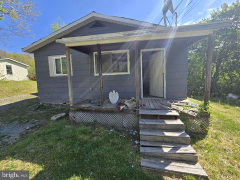 Homes For Sale - 440 Bird Ln Ln<br/> BLUEFIELD, WV 24701