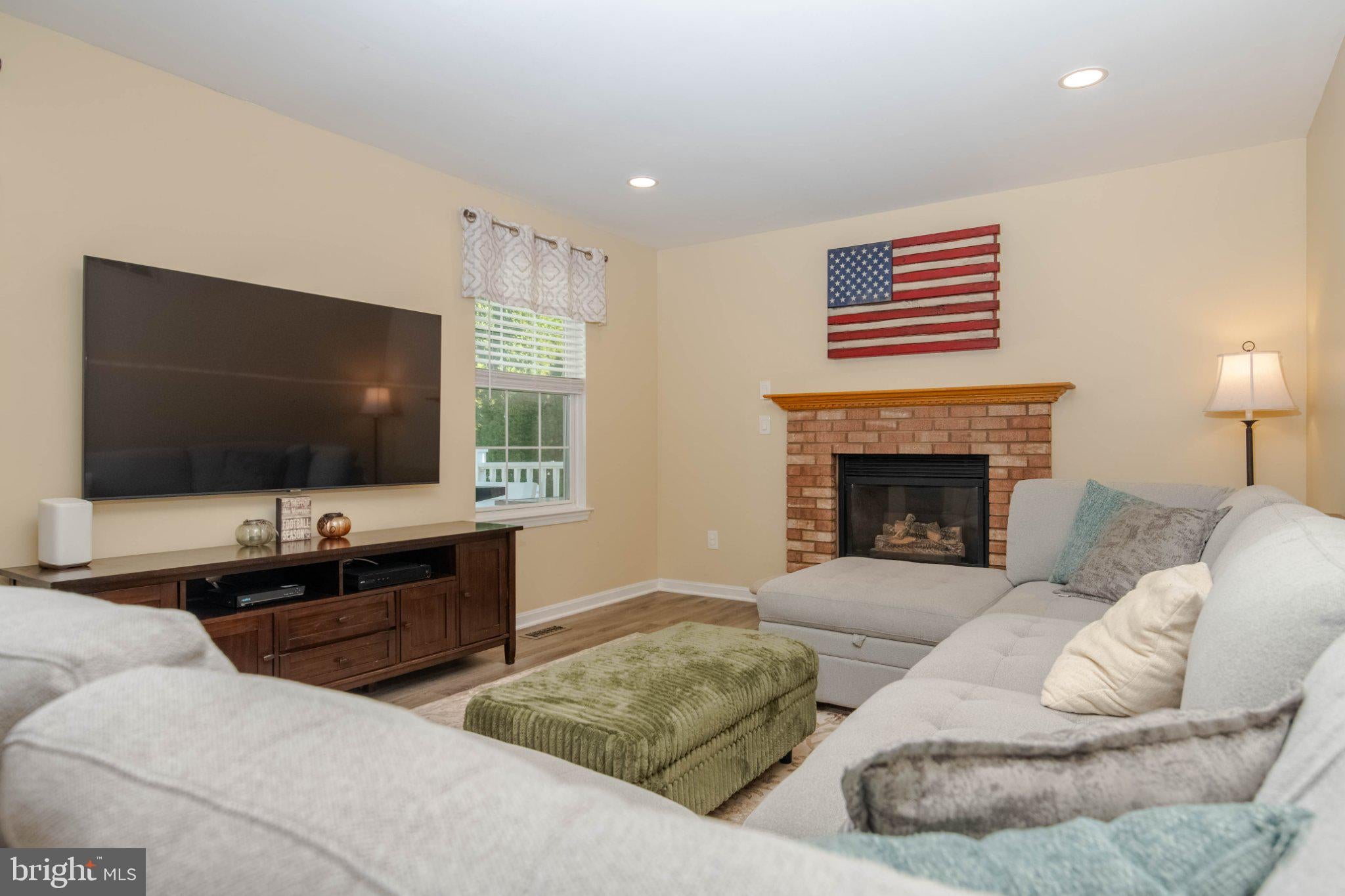 5526 EDWIN COURT